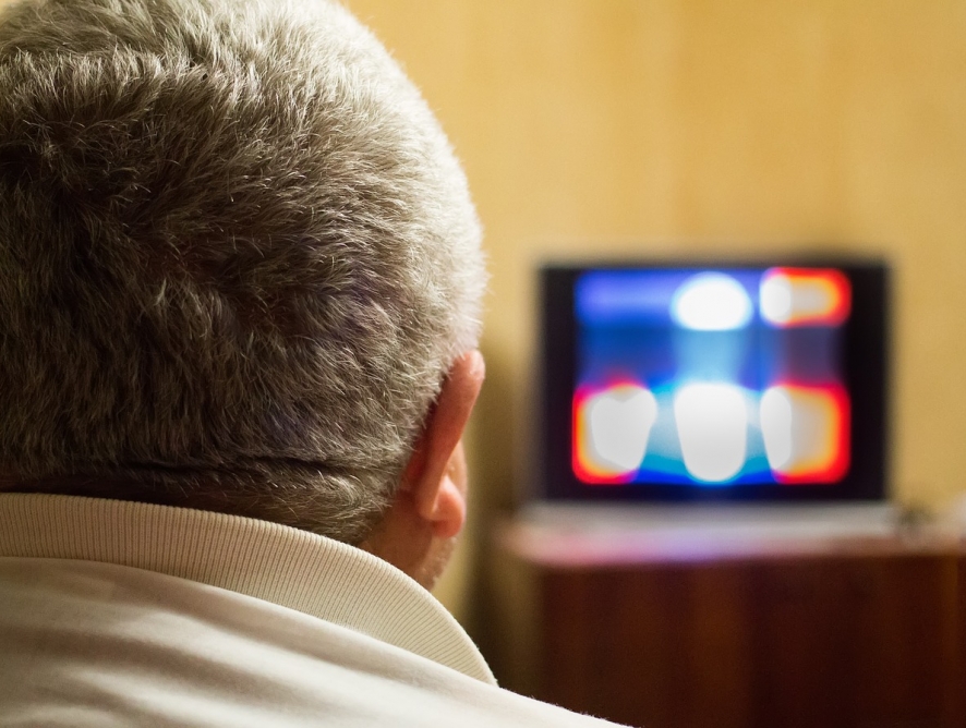 Россияне в 2019 году тратили на просмотр ТВ в среднем более 3,5 часов в день