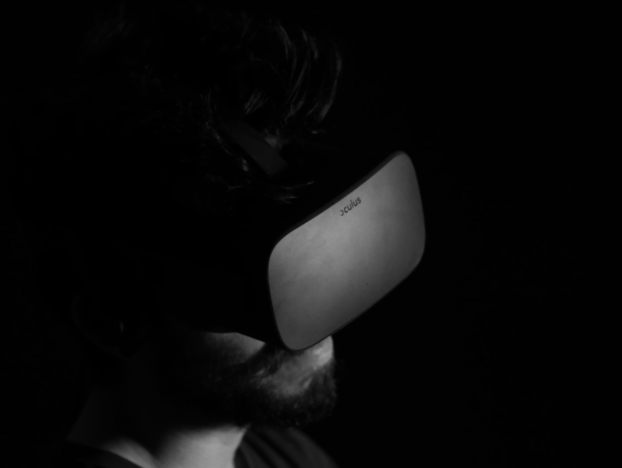 Facebook прекращает продажу и прокат фильмов на Oculus Rift