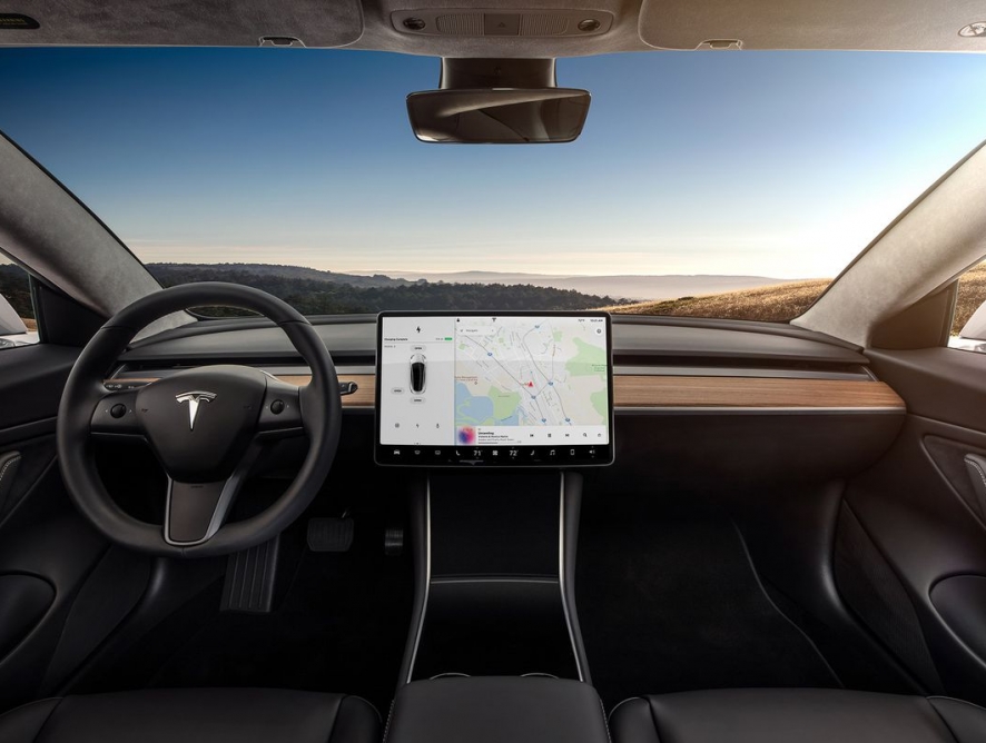 Netflix и YouTube появятся в электромобилях Tesla